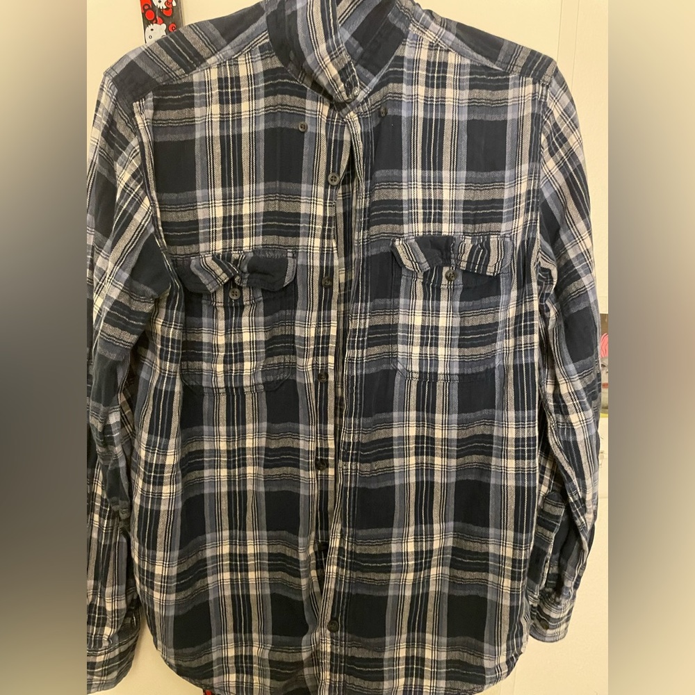 Multi-blue mens flannel. In good condition